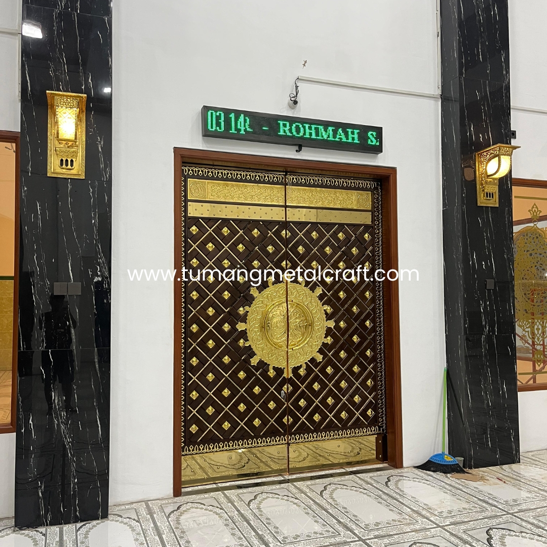 Pintu Masjid Nabawi Kuningan